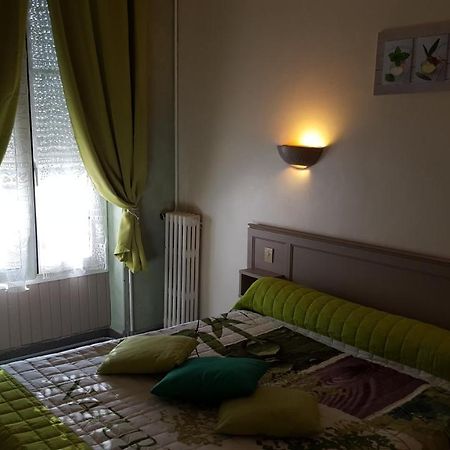 Hotel Ronsin Fresnay-sur-Sarthe エクステリア 写真