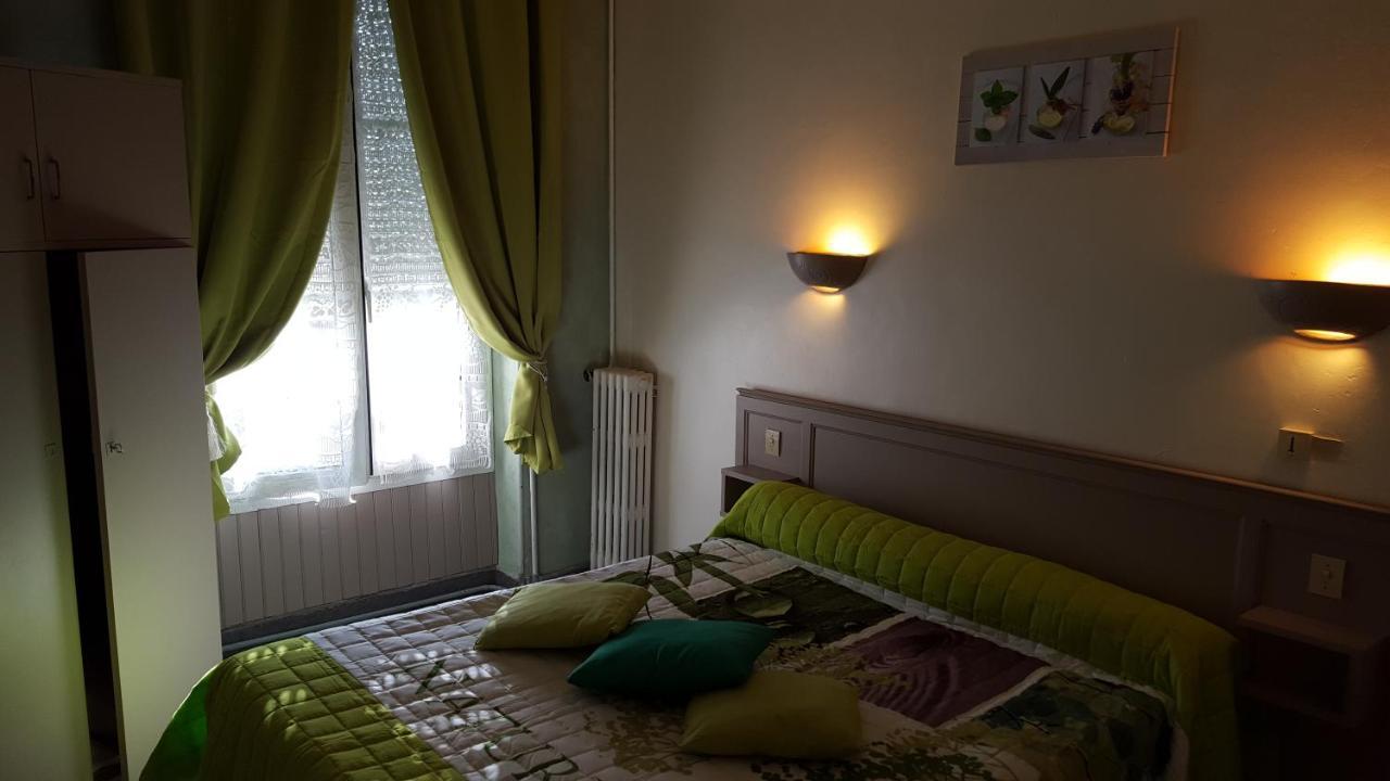 Hotel Ronsin Fresnay-sur-Sarthe エクステリア 写真