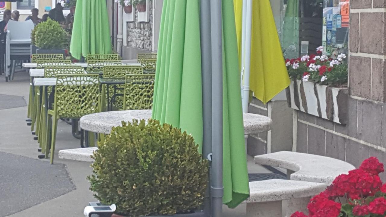Hotel Ronsin Fresnay-sur-Sarthe エクステリア 写真